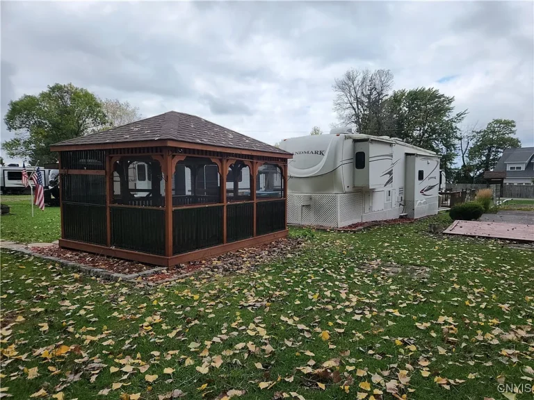 Lakeside Retreat on Henderson Bay, Lake Ontario