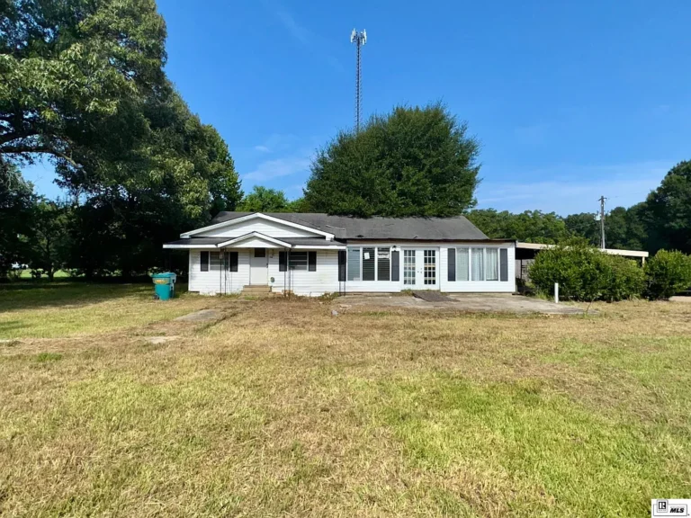 3-Bedroom, 2-Bath Traditional Home with Sunroom