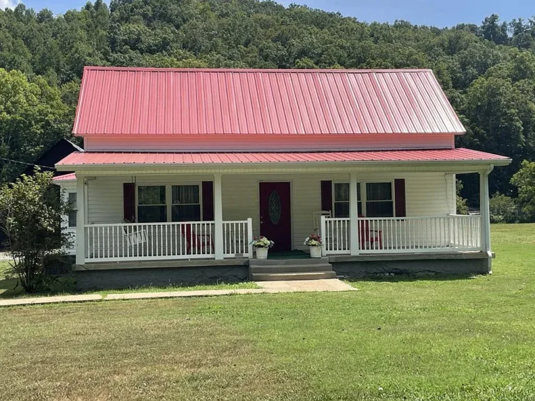 Country Living with Big Potential & Free Gas!