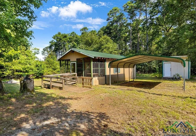 Cottage Comfort Near the Lake