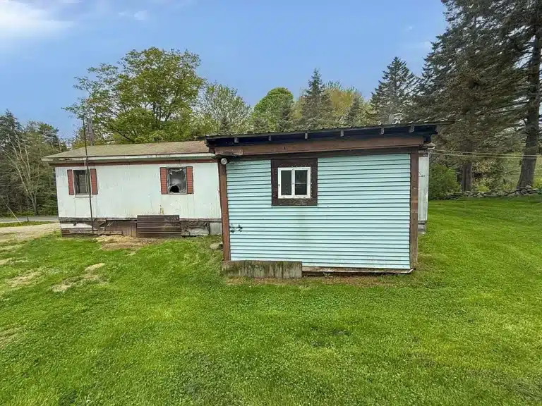 Affordable Country Living – 3-Bedroom Mobile Home on 1.8 Acres