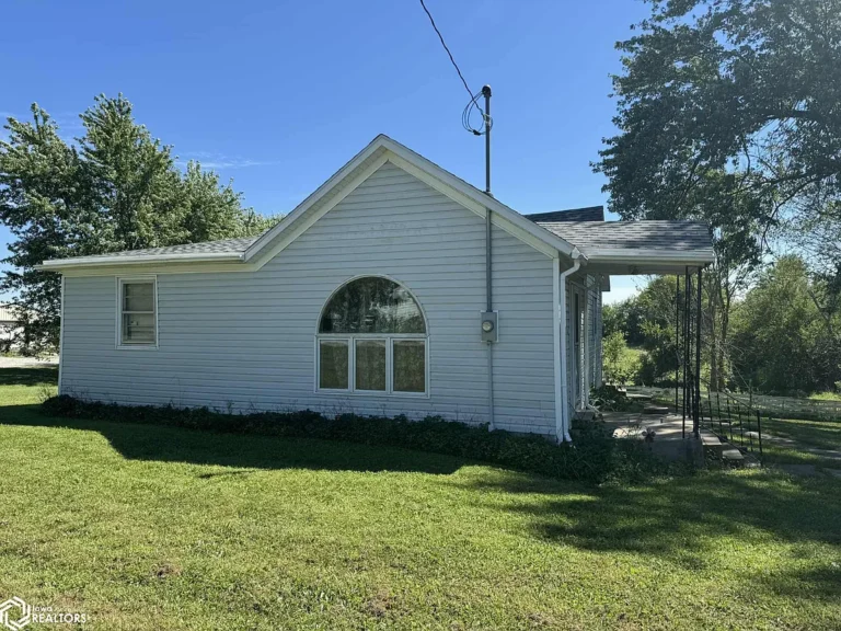 A Rare Opportunity in Cincinnati, Iowa