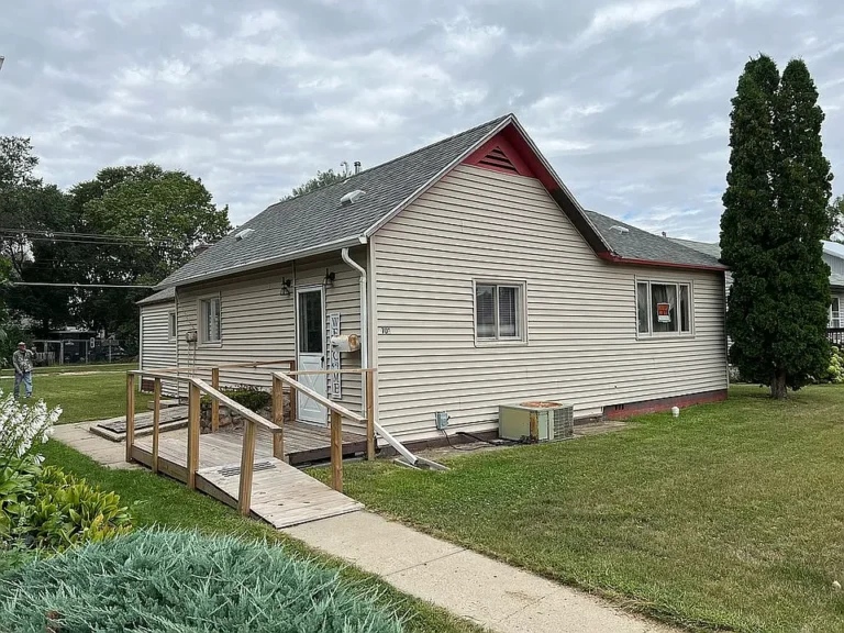 Great Starter Home or Investment Opportunity!