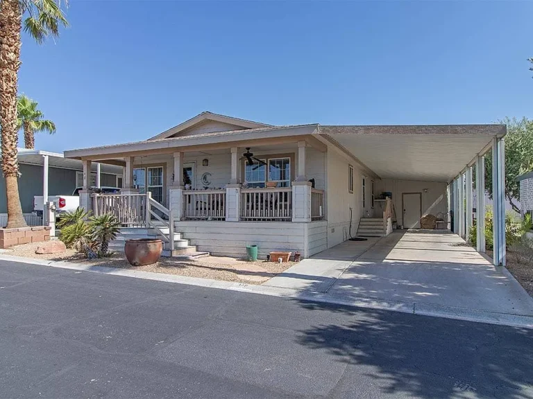 Spacious 3-Bedroom Palm Harbor Double-Wide with Covered Porch & Upgrades Throughout!