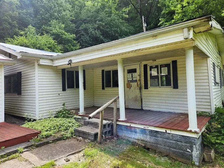 Charming 2-Bedroom Home with Detached Garage in Pike County