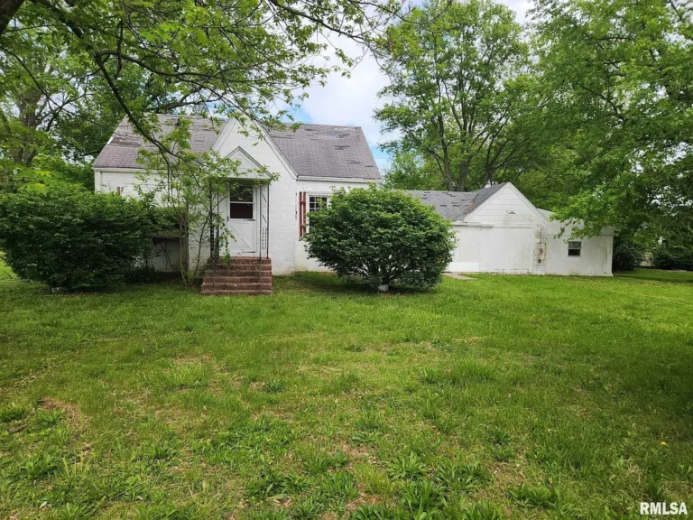 Charming 2-Bedroom Home on Nearly 1 Acre