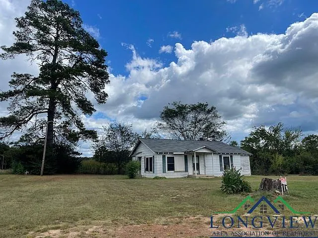 Charming Country Farmhouse on a Spacious Lot