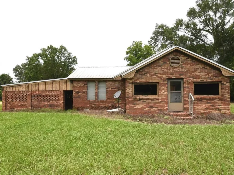 2-Bedroom Home on 0.83 Acres
