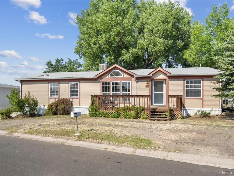 Beautiful “Titan” Model Home in Desirable Holiday Hills 55+ Community!