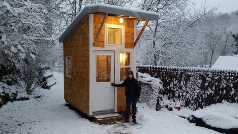 13-year-old builds his own mini-house in his backyard, look inside and be impressed