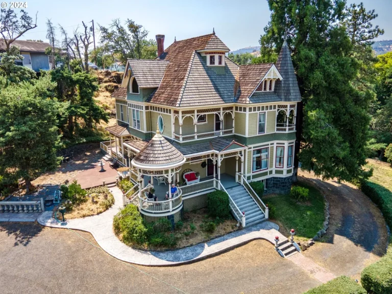 A Queen Anne Masterpiece Hidden in a Park-Like Setting