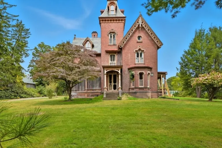 Live Here Now. Reposition It Later. A Unique Investment Play.