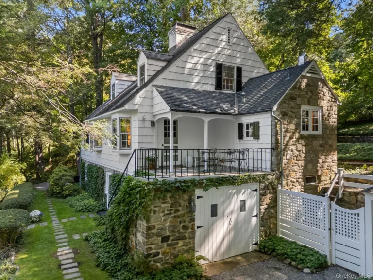 This 1930s Chappaqua Home Is an Architectural Treasure