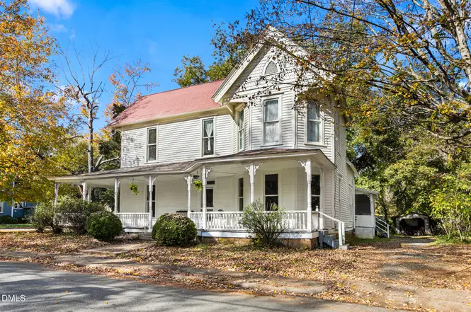 A Timeless Queen Anne Victorian Ready for Its Next Chapter