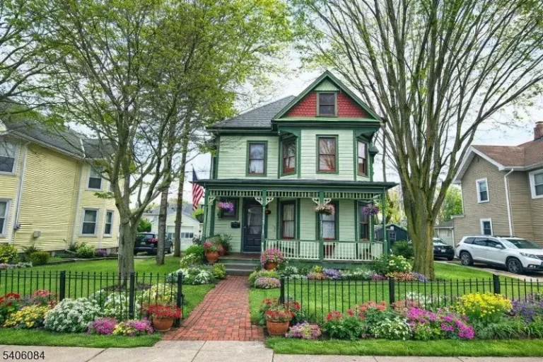 Diamond in the Rough! Iconic 1890s Victorian “Painted Lady”
