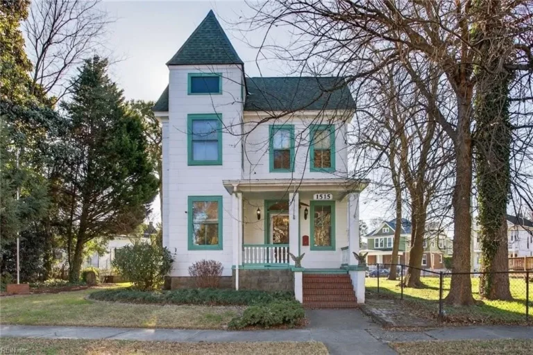 Charming Victorian Gem in West View Park Near the Water