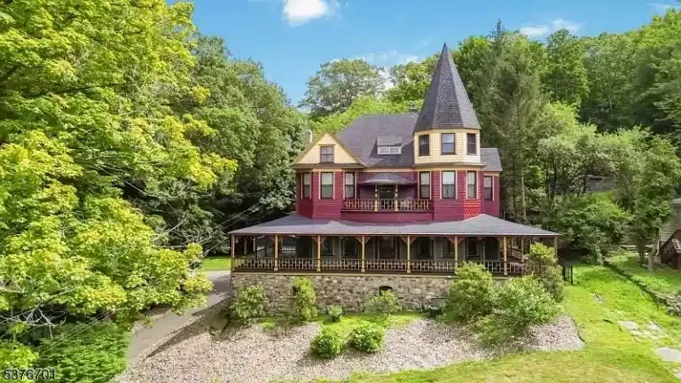 The William Arnott House: Queen Anne Grandeur by Lake Hopatcong