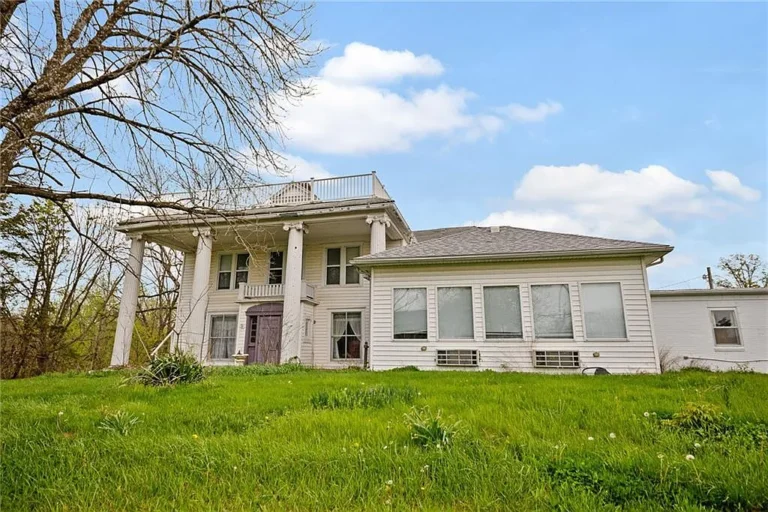 Historic 1890 Manor – 17 Rooms, Elevator, and Endless Potential