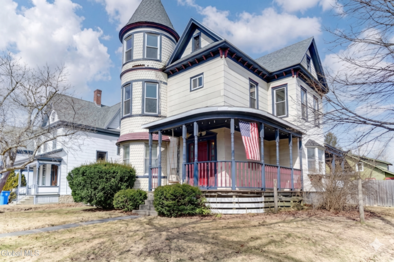 A Victorian Gem: $215,000, 4 bd, 3 ba, 2,856 sqft