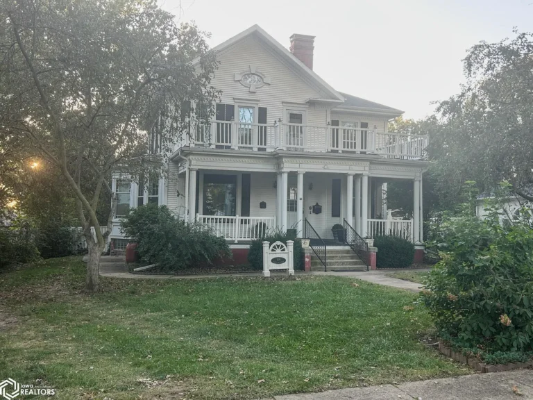 Historic Victorian Home for Sale – Stunning Architecture, Original Details, and Small-Town Charm