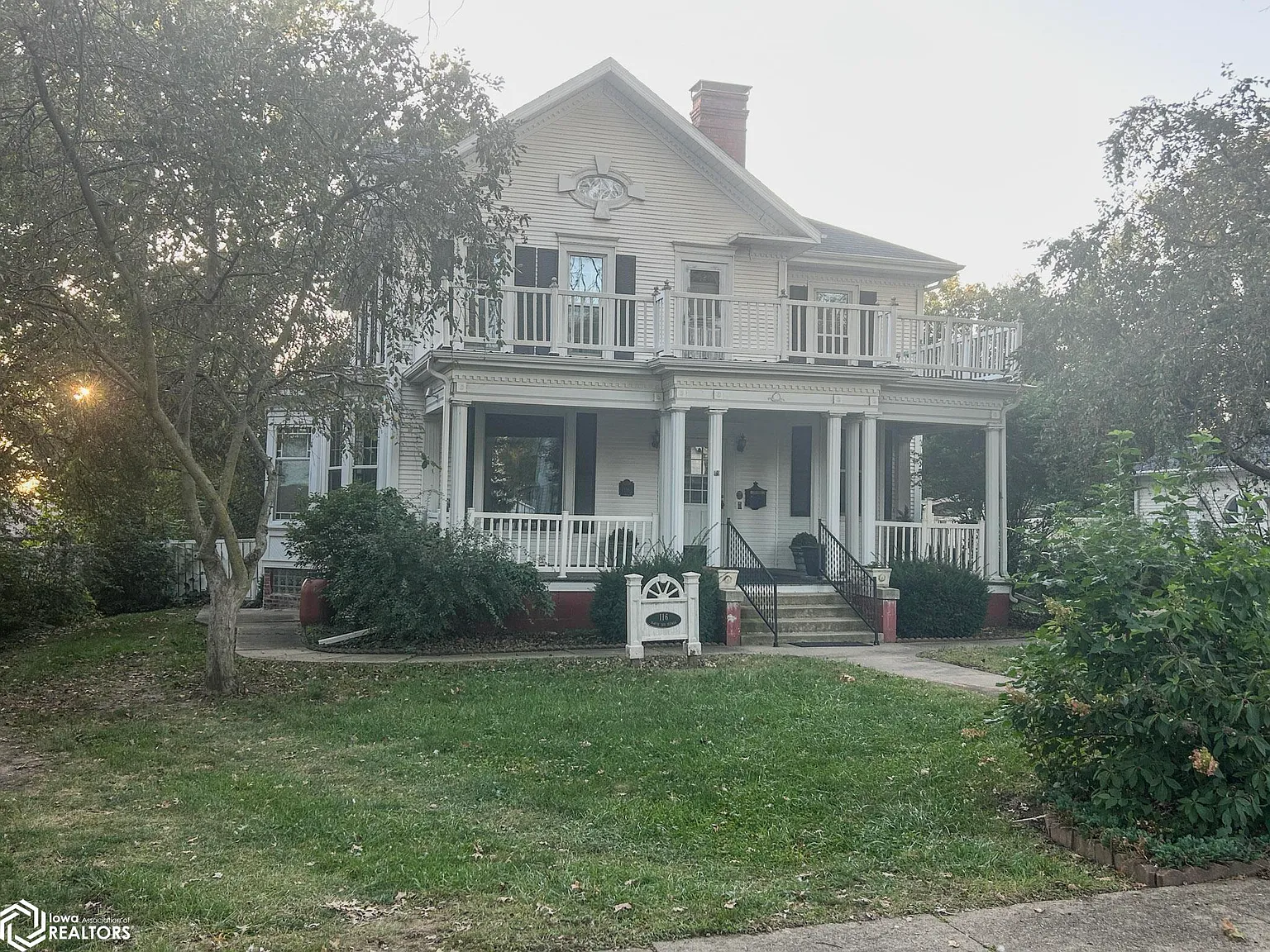 Historic Victorian Home for Sale – Stunning Architecture, Original Details, and Small-Town Charm