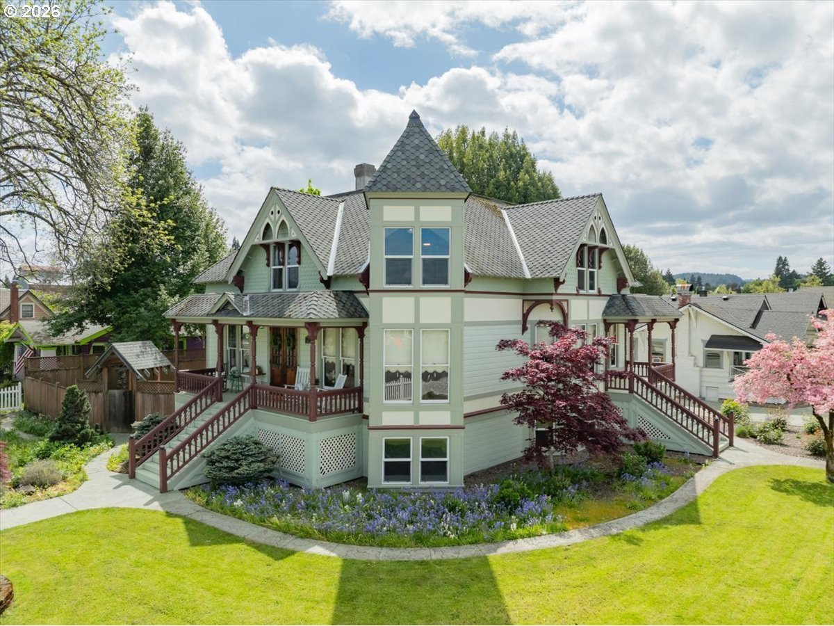 A Century of Elegance: The Restored 1900 Landmark Featuring an Original Carriage House