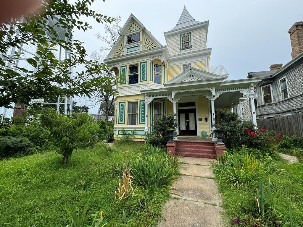 The Diamond of Union Street: A Stately 1910 Southern Legacy Ready for its Next Great Chapter