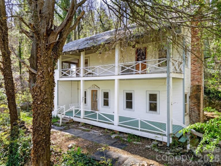 A Rare Find: Own the Historic 1886 “Daddy” Hart House for $227,000