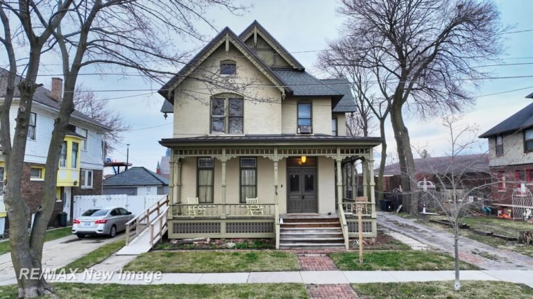 Multi-Generational Majesty: Inside the 1884 Dr. Freeman House—Where Gilded Age Drama Meets Modern Comfort