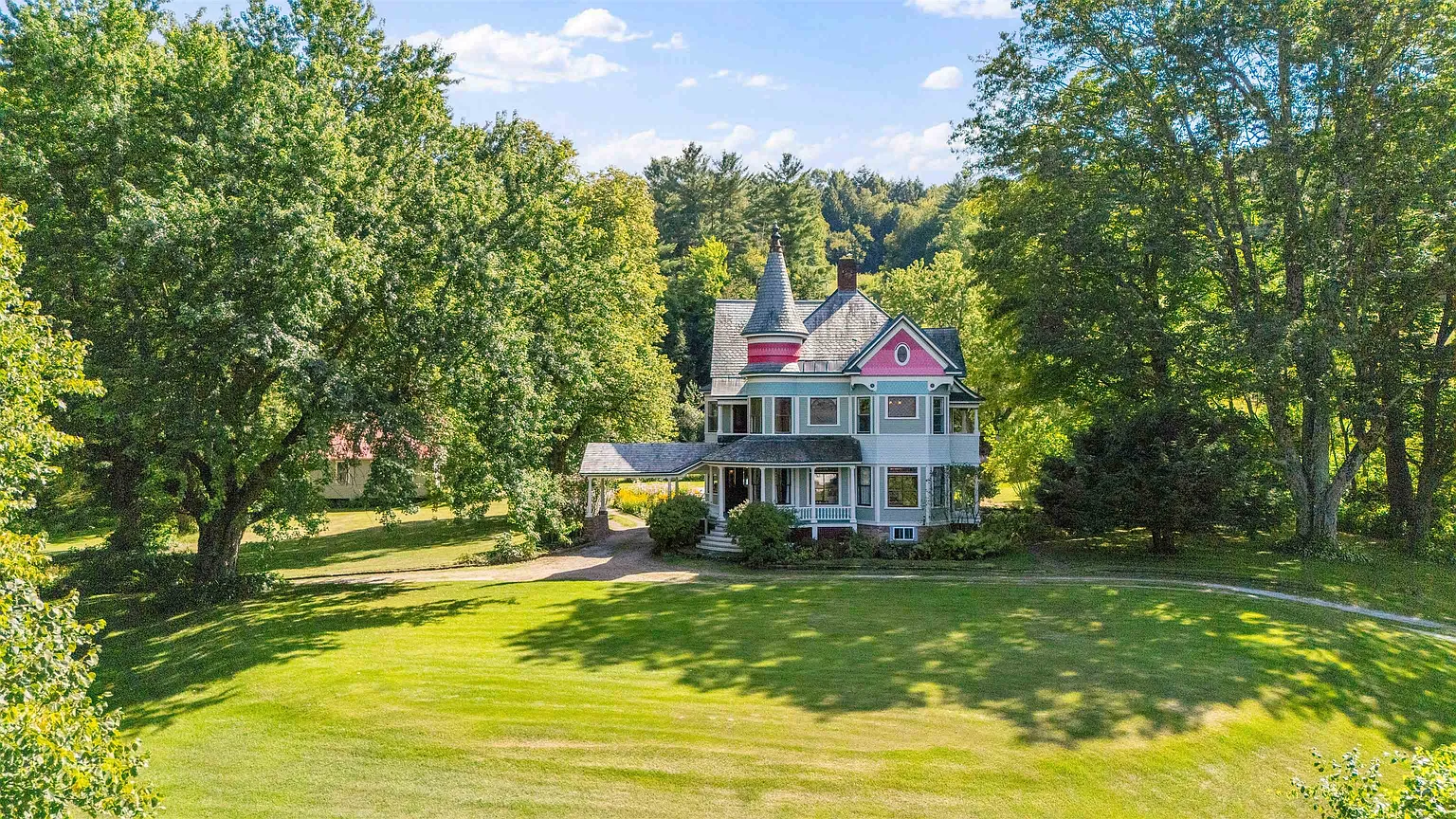 Historic Victorian Mansion for Sale – A Grand 1893 Estate with Over 5,300 Square Feet