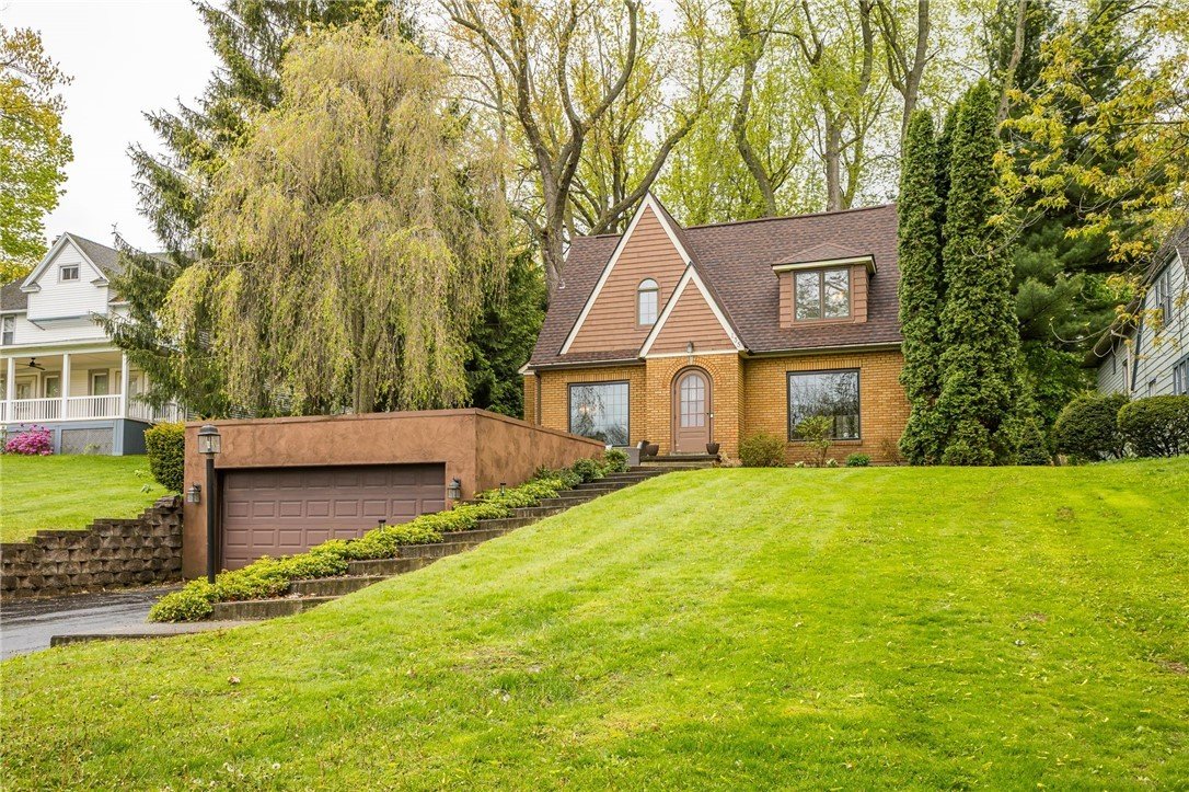 Gumwood, Quartz, and Cobblestone: Inside a Fully Modernized 1920s Tudor Masterpiece