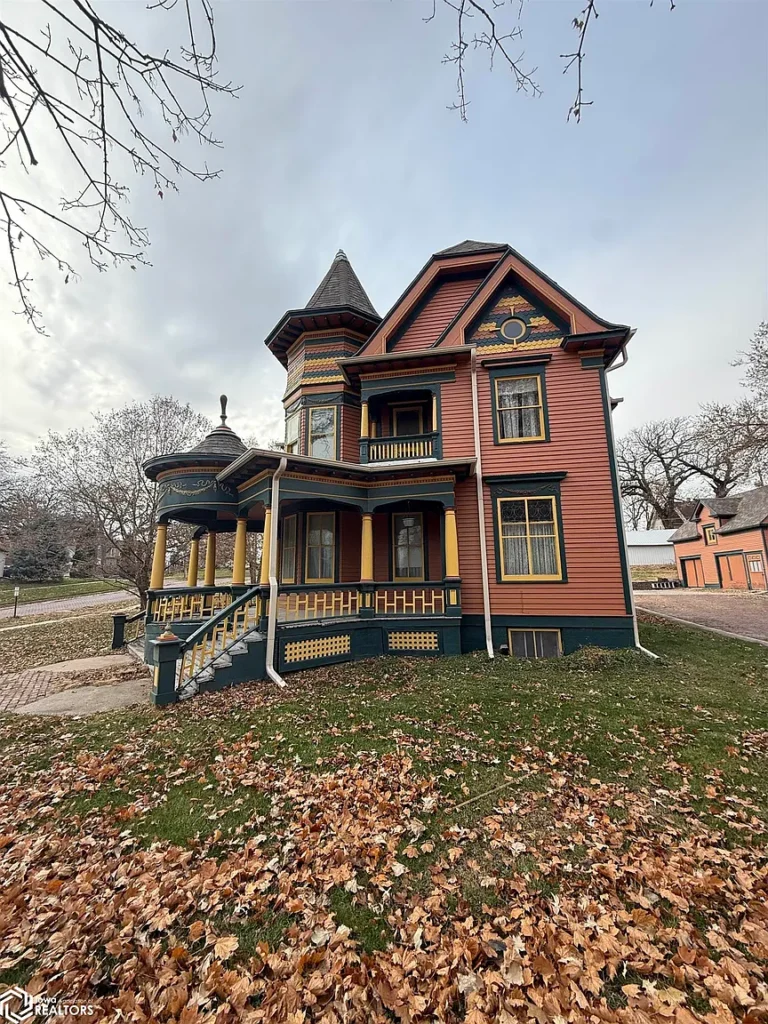 $150,000: A Queen Anne Canvas: Restoring an 1890 Victorian Gem