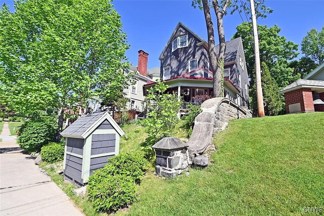 Stunning 1900 Victorian Home for Sale – 5 Bedrooms, Original Details & Modern Updates