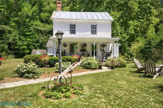 Historic 1910 Farmhouse with 3.5 Acres at 160 Holly Point Rd, Mathews, VA – Offered at $275,000