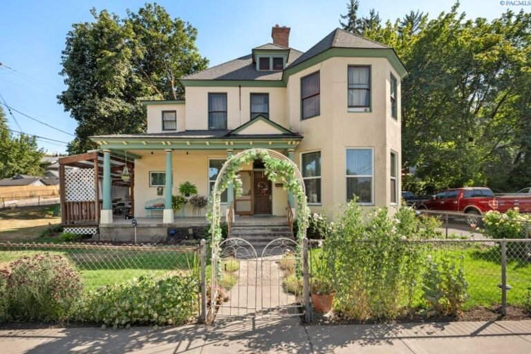 “The Cottage Gate Landmark: High-Exposure 1903 Victorian with Business-Ready Infrastructure | $385,000”