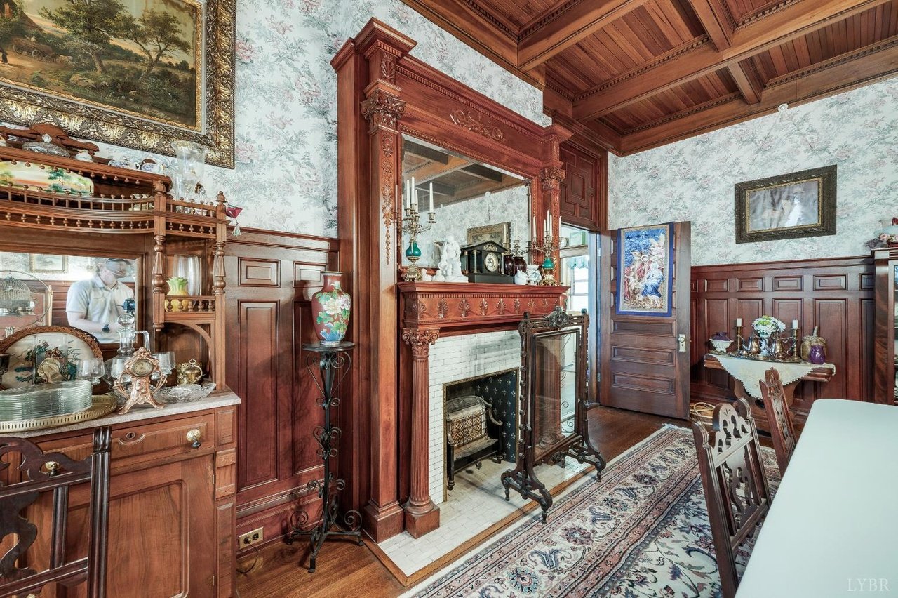 Listed by: Martin Donovan 727-512-1704