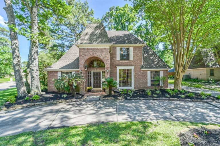 “Spacious 4-Bedroom Estate: Oversized Pool-Sized Corner Lot in Prime Cul-de-Sac | $349,999”