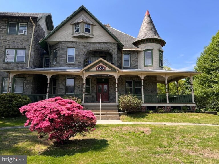 “The Essex House Gem: Spacious 1900 Victorian Flat with Original Fireplaces | $95,000”