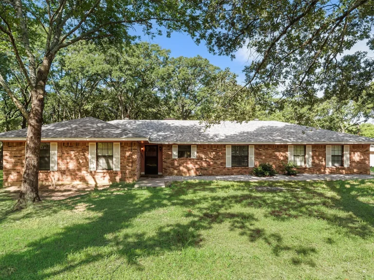 Affordable Lakefront Retreat $42,500